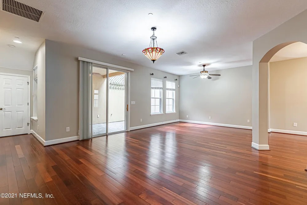 6142 Clearsky Dr, Jacksonville, FL 32258
