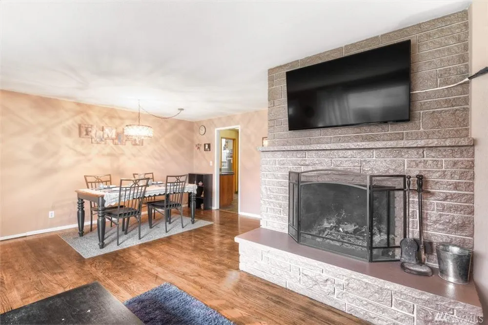 12047 24th Ave S, Seattle, WA 98168
