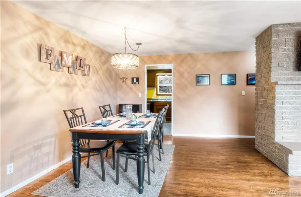12047 24th Ave S, Seattle, WA 98168