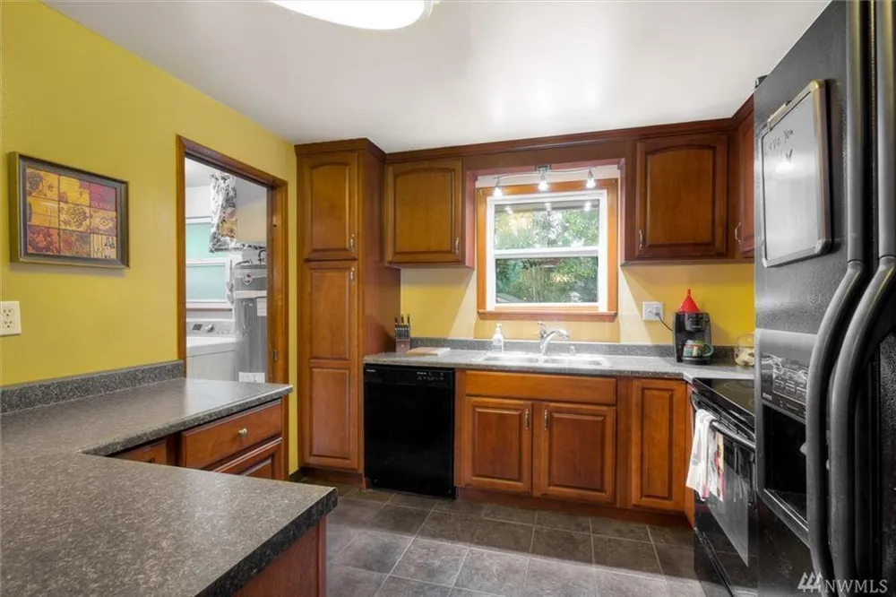 12047 24th Ave S, Seattle, WA 98168