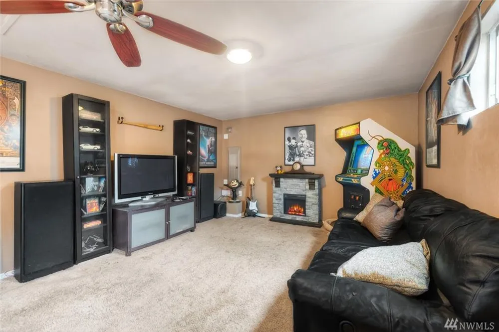 12047 24th Ave S, Seattle, WA 98168