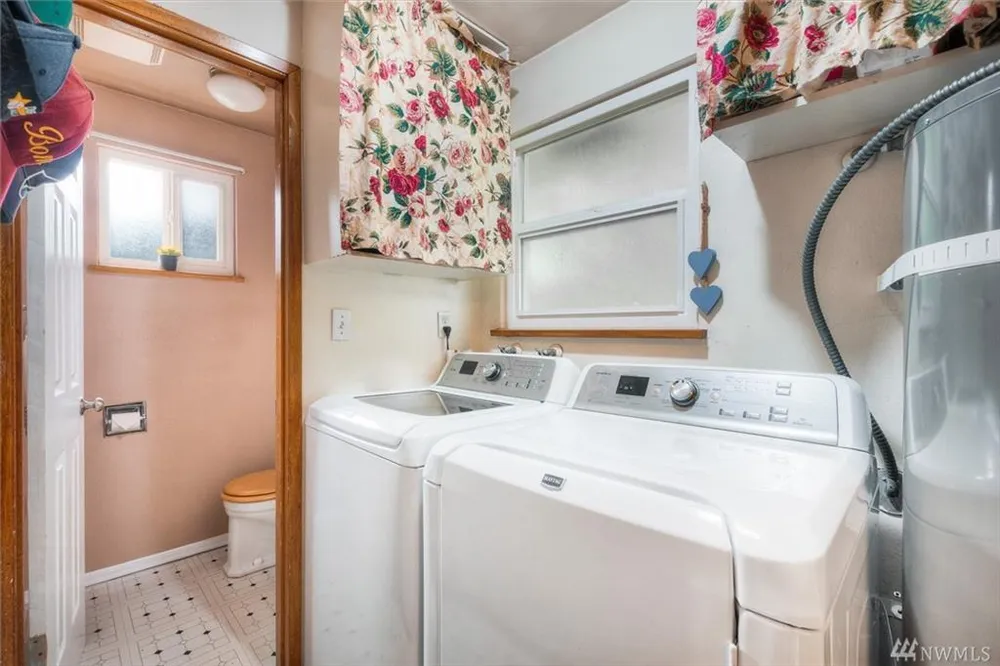 12047 24th Ave S, Seattle, WA 98168