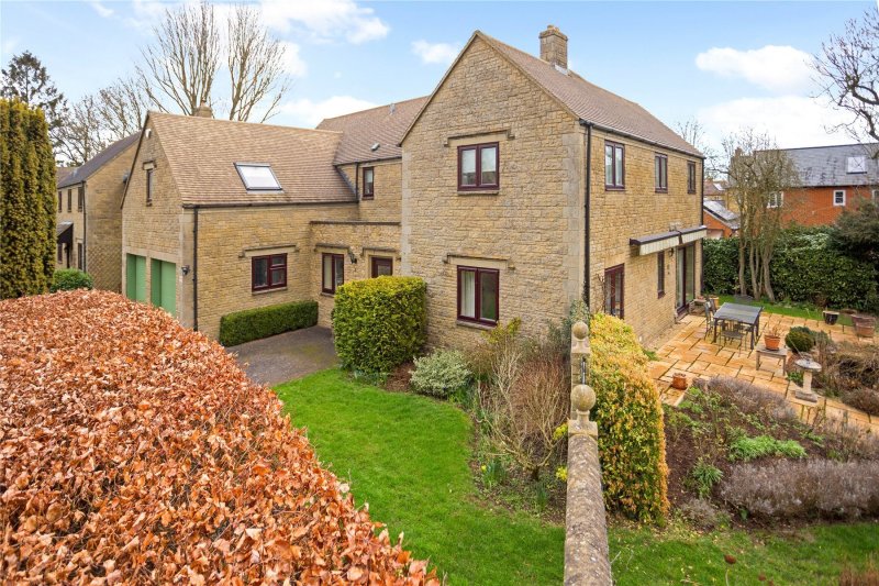 5 bedroom property for sale in Orchard Close, Eynsham, Witney