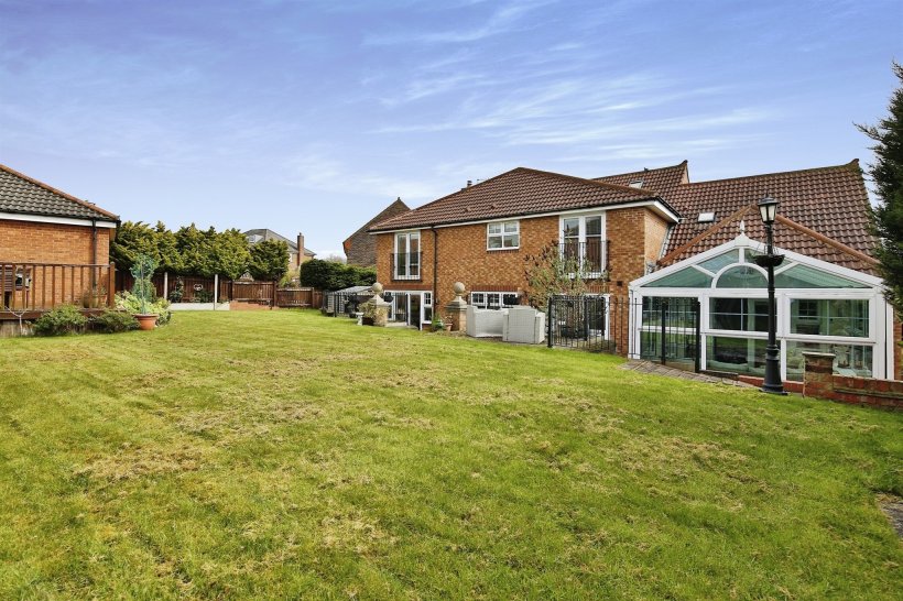 Kingfisher Close, Hartlepool 6 bedroom detached house Manners