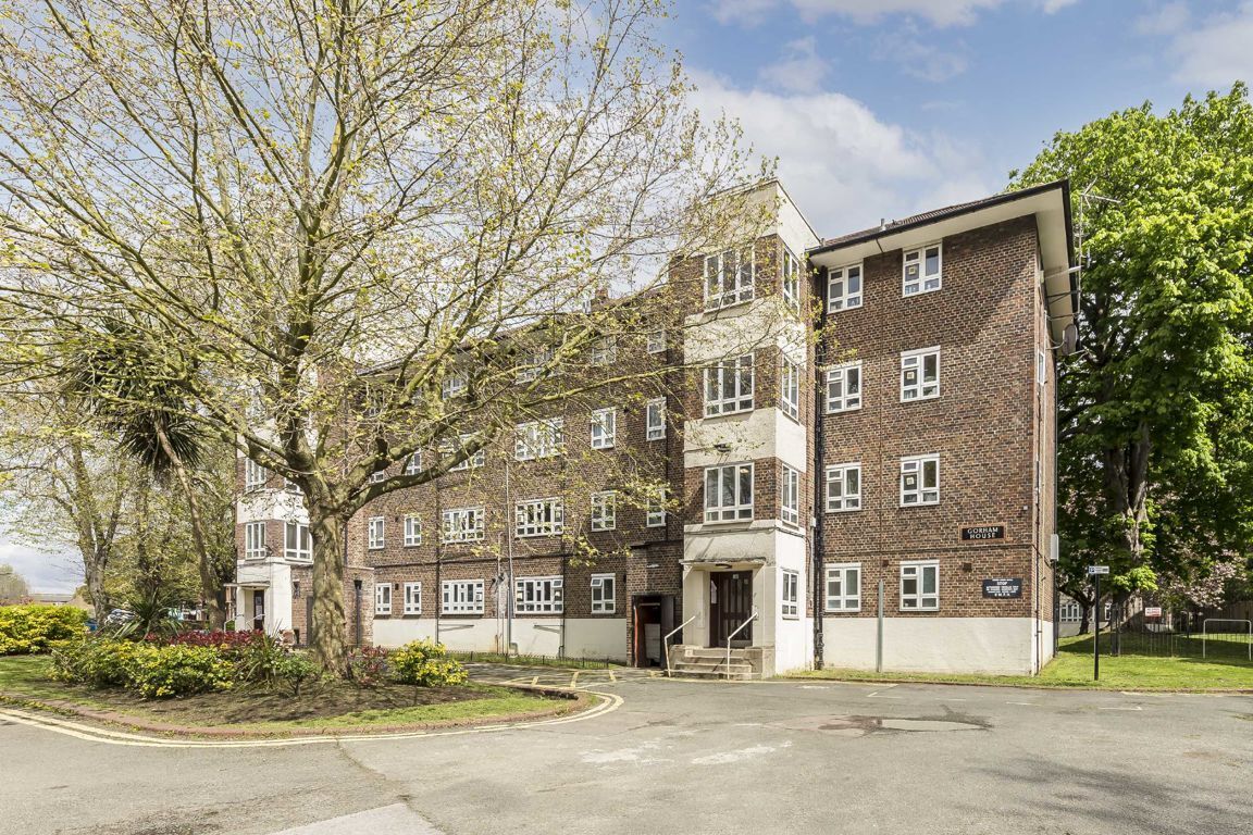 Jacksons 3 bedroom property for sale in Oaklands Estate, Clapham £
