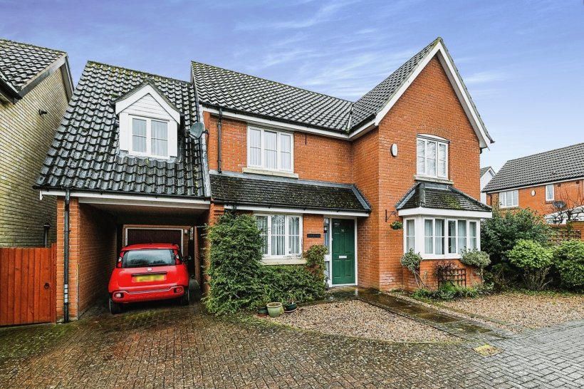 Blackthorn Road, South Wootton, KING'S LYNN 5 bedroom detached house