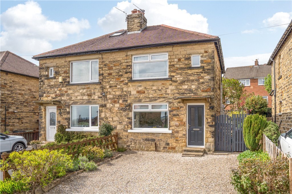 2 bedroom property for sale in Moorland Crescent, Guiseley, Leeds, LS20