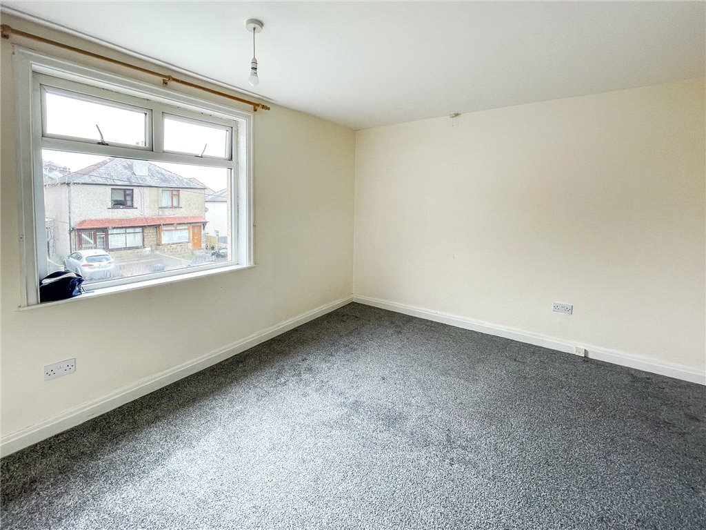 2 bedroom property for sale in Grange Crescent, Riddlesden, Keighley