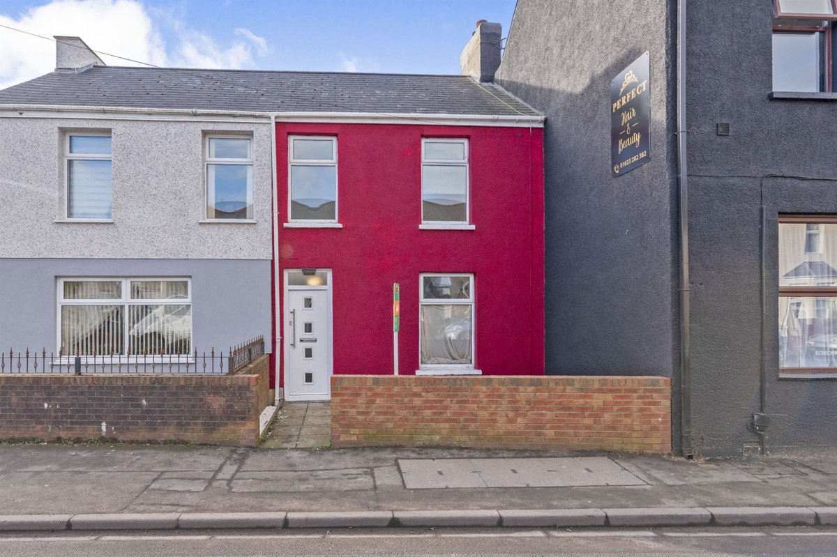 3 bedroom property for sale in Somerton Road, NEWPORT Offers in