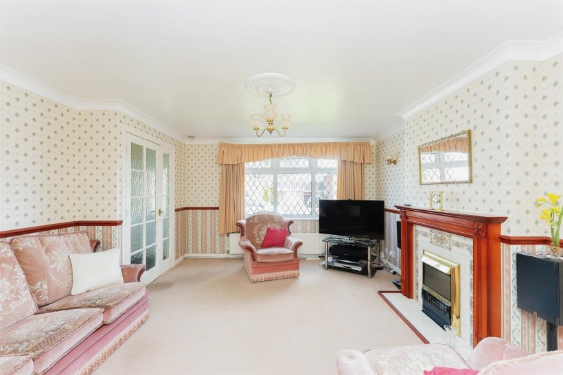 Eastway, Little Sutton, Ellesmere Port 3 bedroom detached house