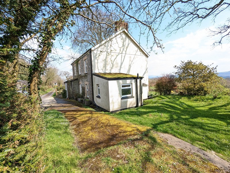 4 bedroom property for sale in Llwyn Yr Ynn, Dryslwyn, Carmarthenshire