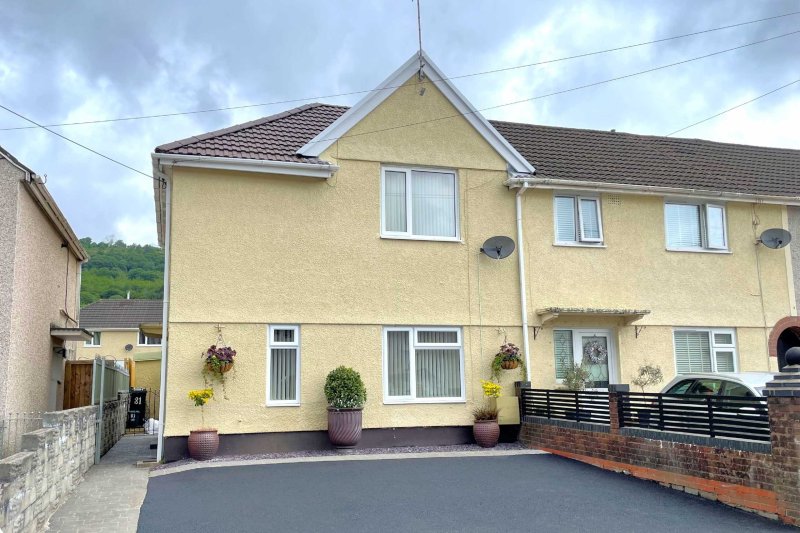 3 bedroom property for sale in Varteg Road, Ystalyfera, Neath Port Talbot, SA9 Offers in the