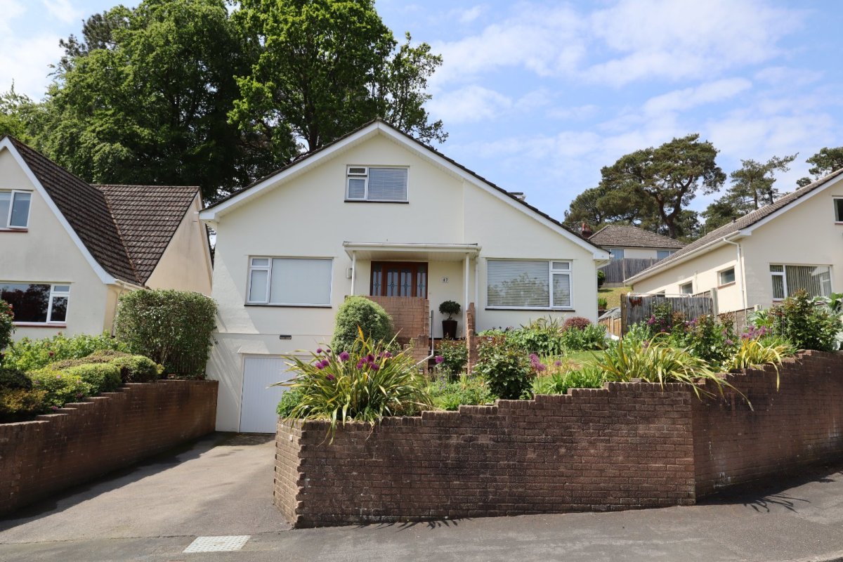 5 bedroom property for sale in Gladelands Way, Broadstone, Dorset, BH18