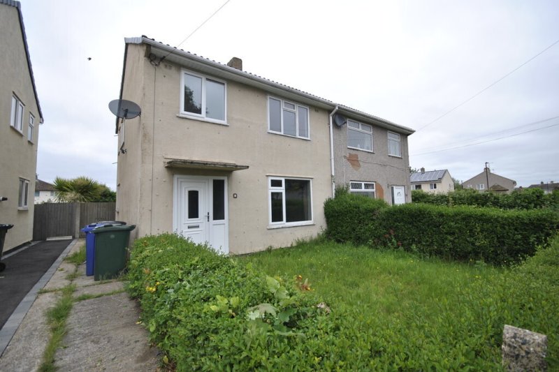 3 bedroom property for sale in 52 Elmfield Road Offers in the region