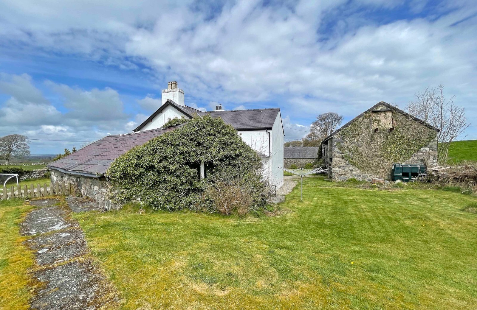 3 bedroom property for sale in Caeathro, Caernarfon, Gwynedd, LL55 £