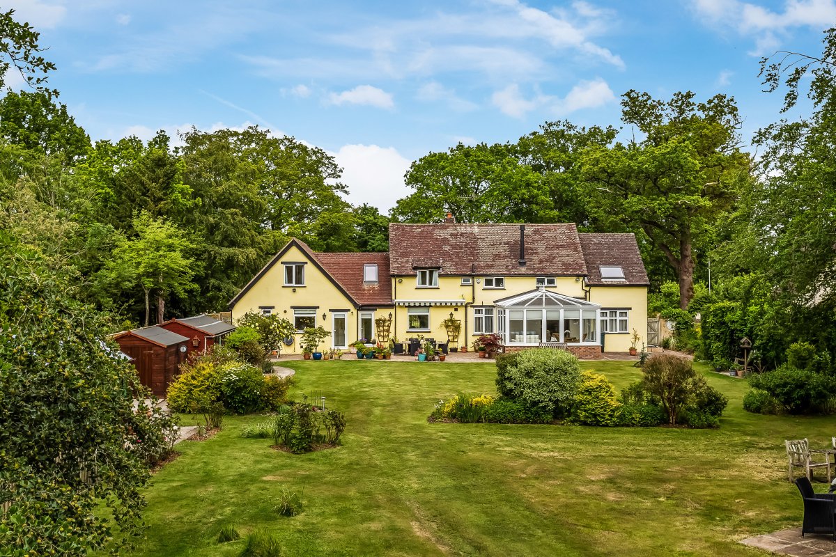 5 bedroom property for sale in Road, Horley, Surrey, RH6