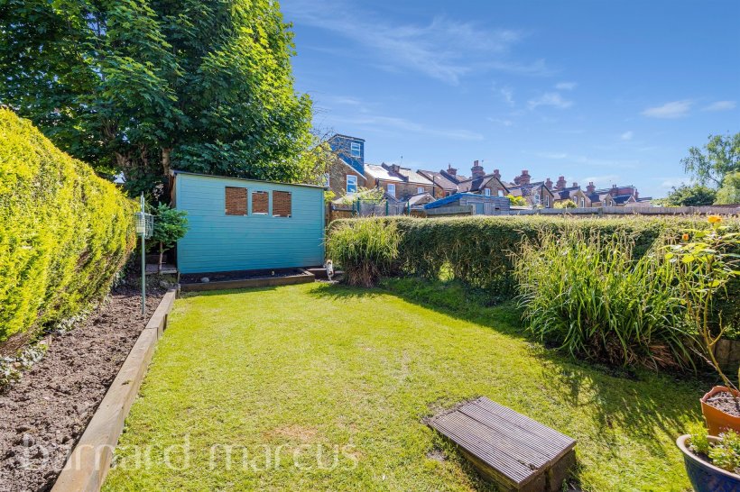 Sparrows Mead, Redhill 3 bedroom terraced house Barnard Marcus