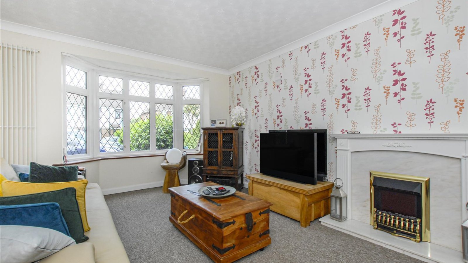 4 bedroom property for sale in Peel Way, Hillingdon £660,000