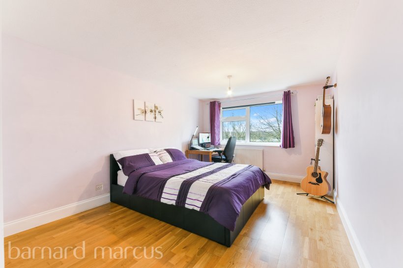 Teddington Close, EPSOM 2 bedroom flat Barnard Marcus
