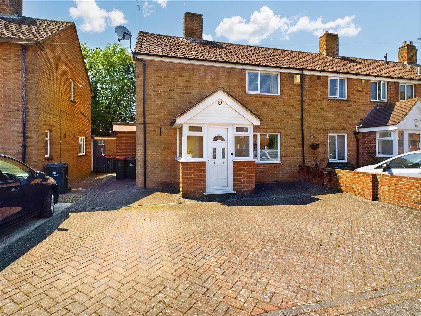 3 bedroom property for sale in Steyning Close, Northgate £385,000