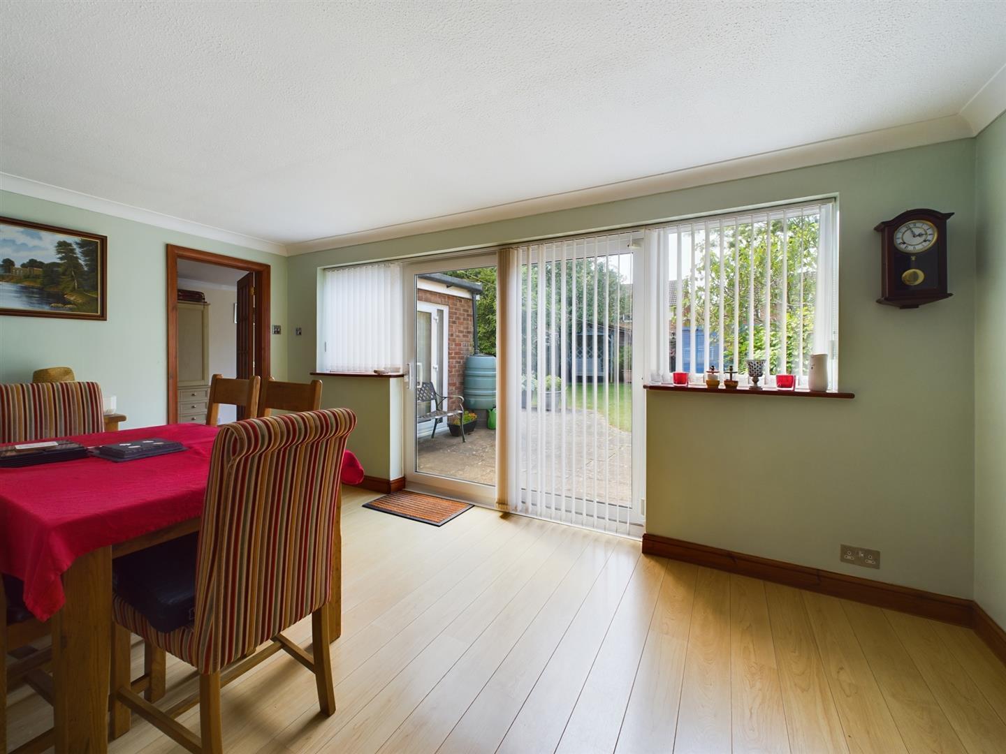 3 bedroom property for sale in Steyning Close, Northgate £385,000