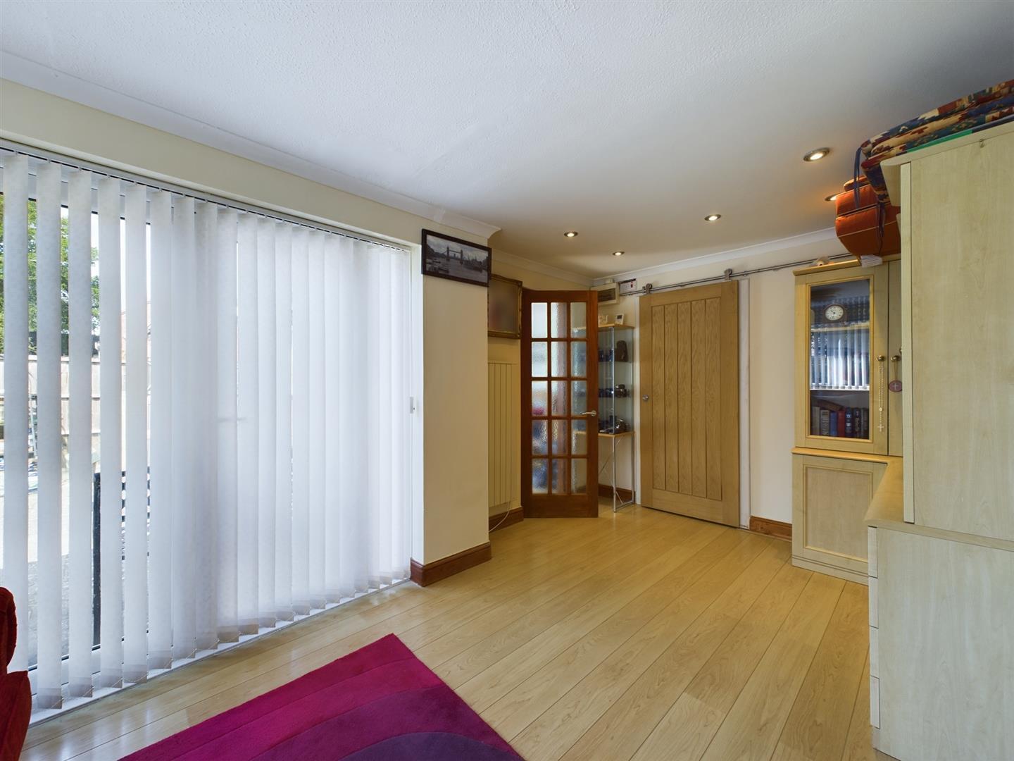 3 bedroom property for sale in Steyning Close, Northgate £385,000