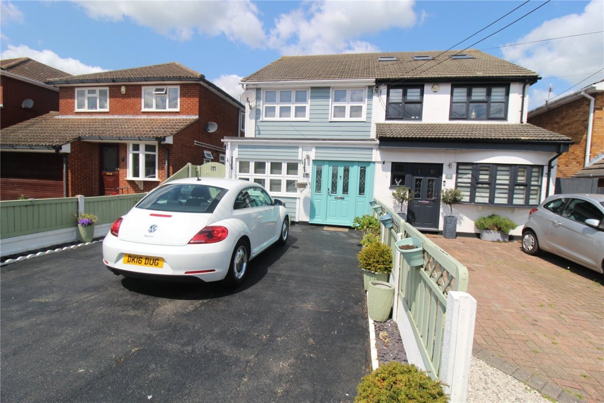 3 bedroom property for sale in York Road, Rochford, Essex, SS4 Offers
