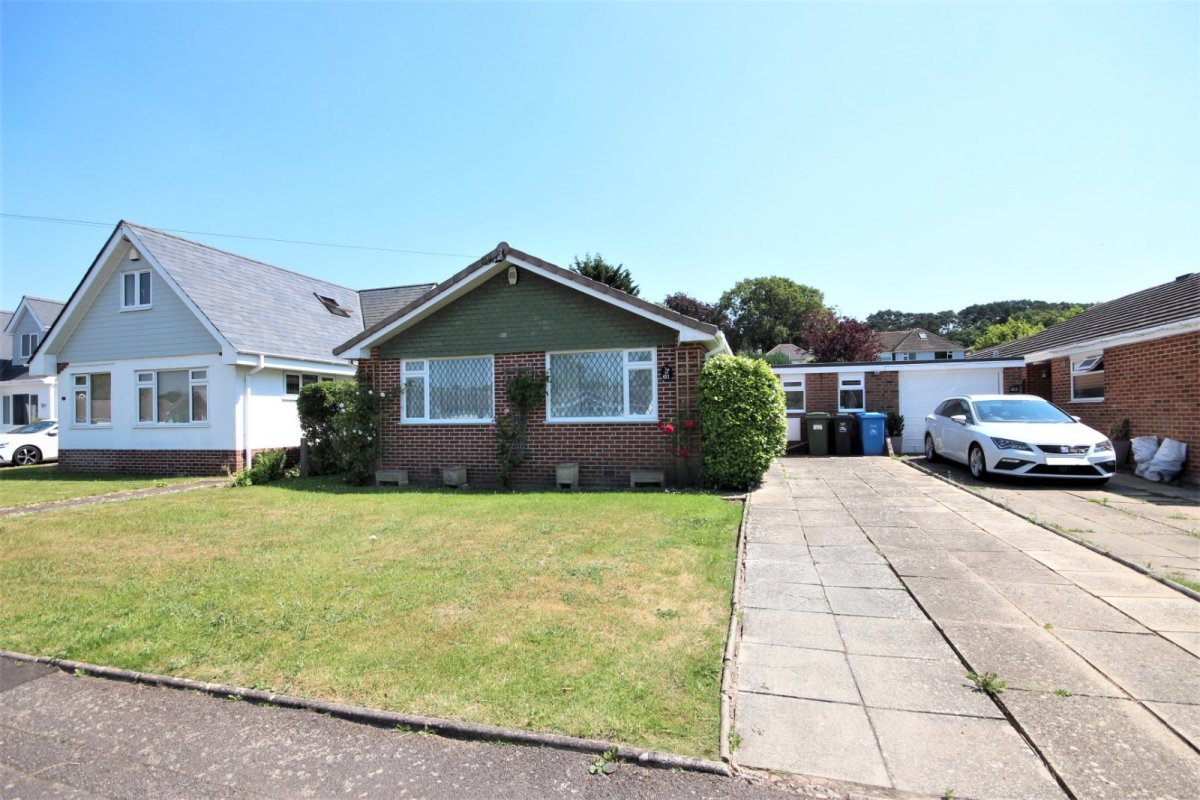 2 bedroom property for sale in Cheam Road, Broadstone, Dorset, BH18