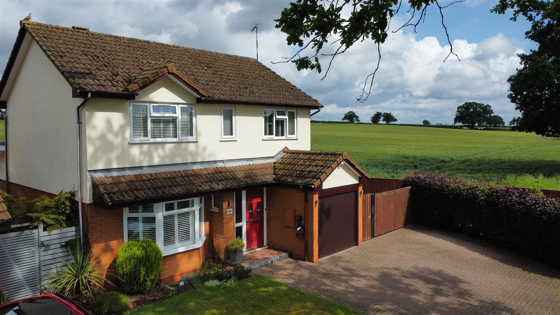 4 bedroom property for sale in Guys Cliffe Avenue, Leamington Spa £