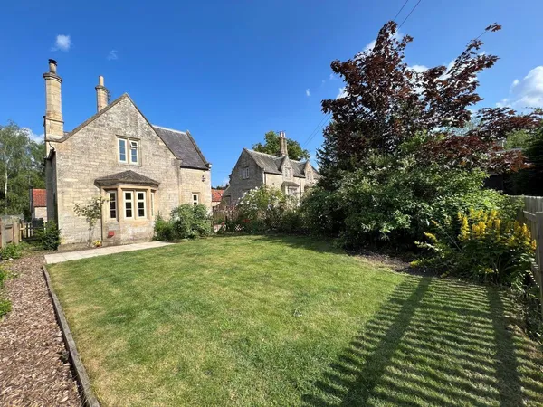 SCHOOL ROW, STOKE ROCHFORD, GRANTHAM
