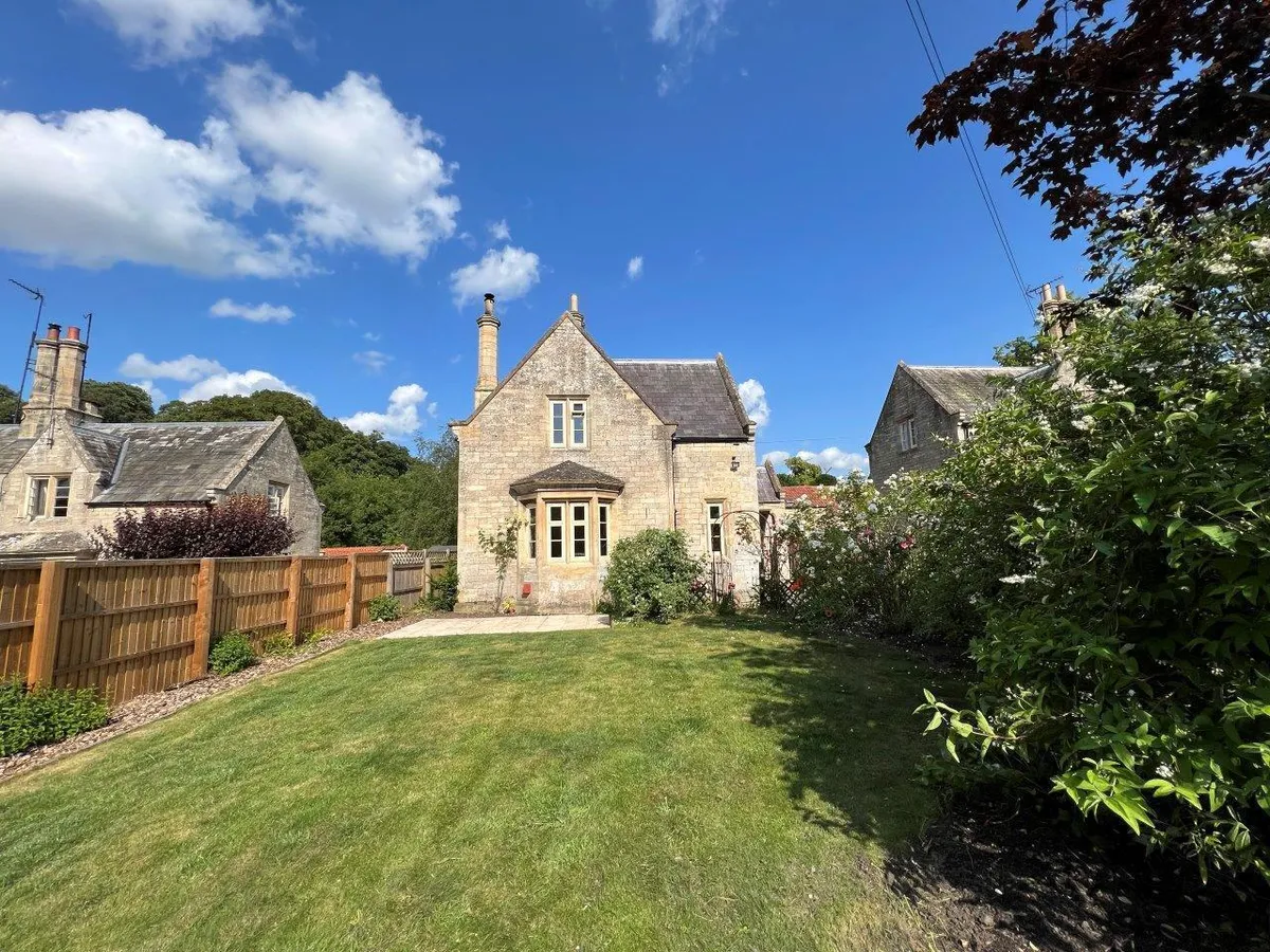 SCHOOL ROW, STOKE ROCHFORD, GRANTHAM