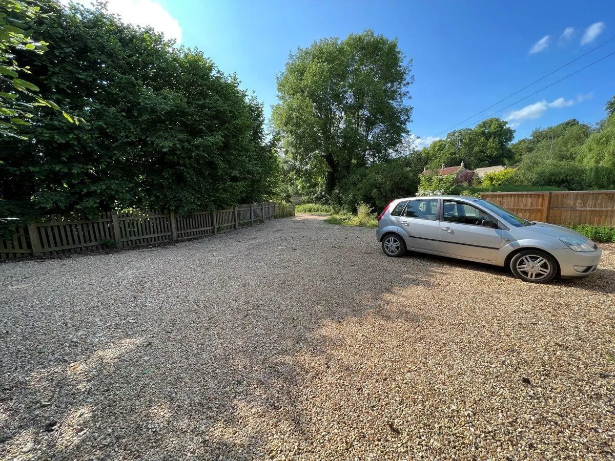 SCHOOL ROW, STOKE ROCHFORD, GRANTHAM