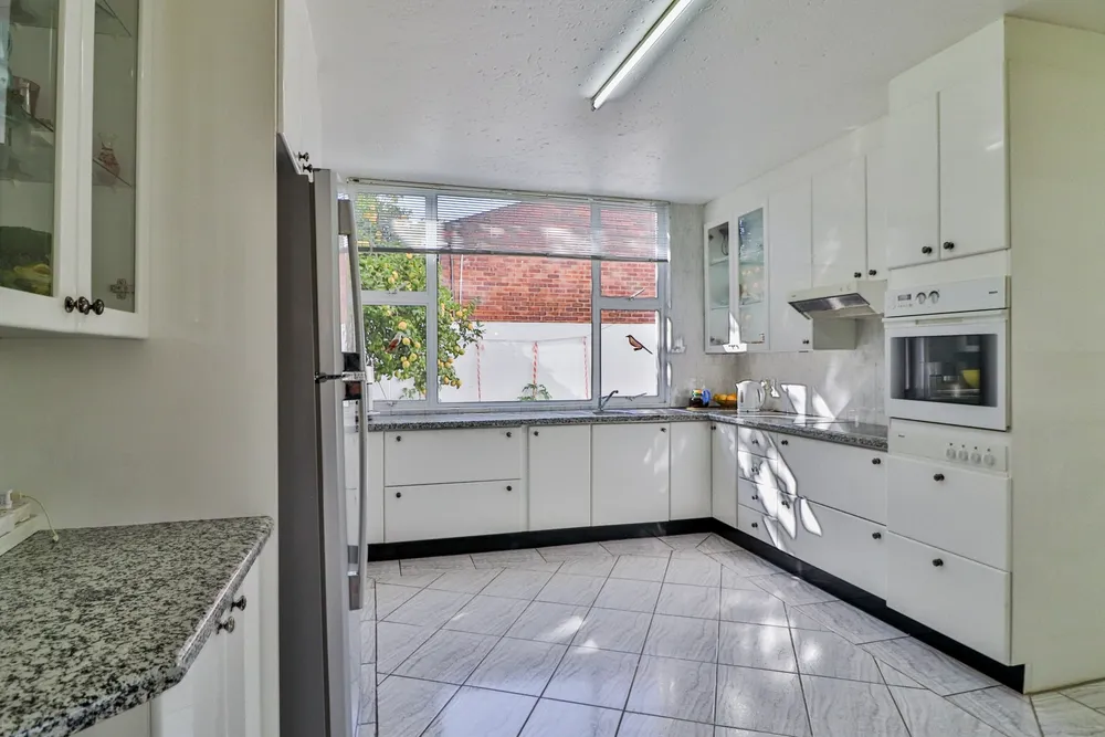 South Africa, Gauteng, Northcliff, Maluti Avenue, 94
