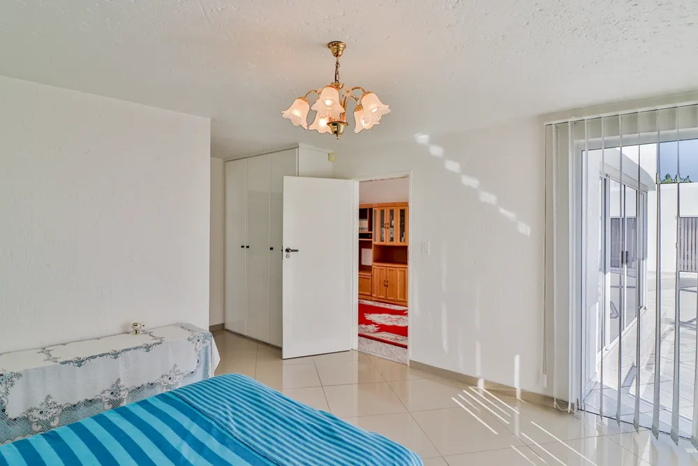 South Africa, Gauteng, Northcliff, Maluti Avenue, 94