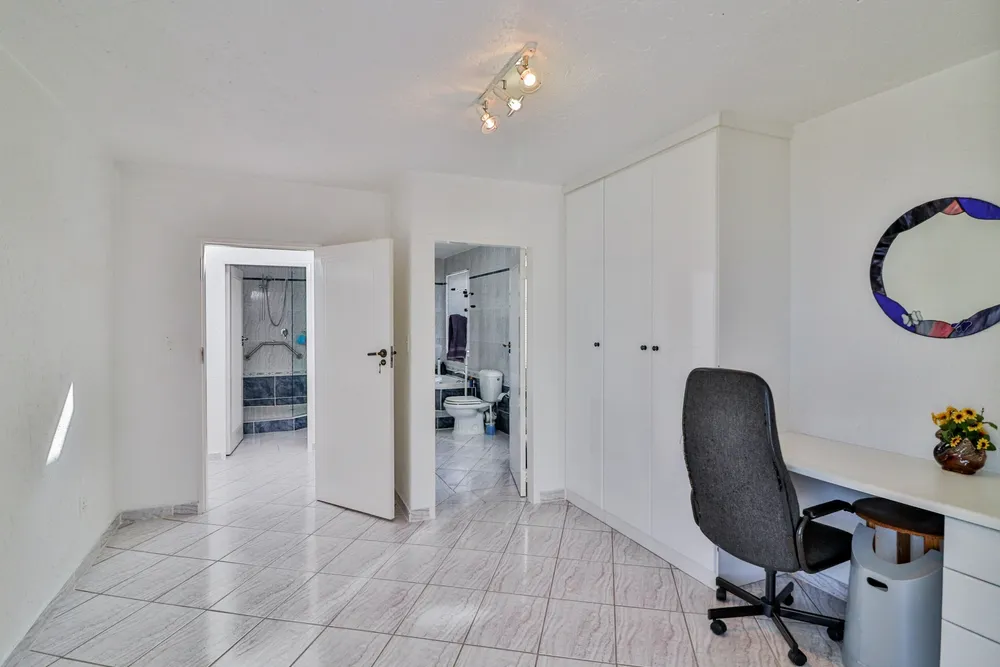 South Africa, Gauteng, Northcliff, Maluti Avenue, 94