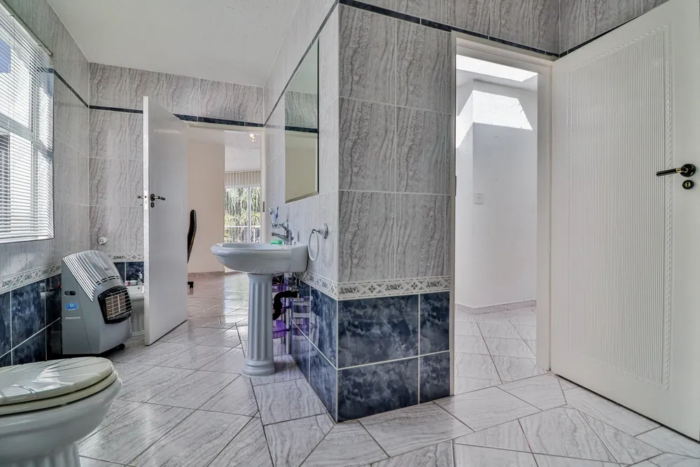 South Africa, Gauteng, Northcliff, Maluti Avenue, 94