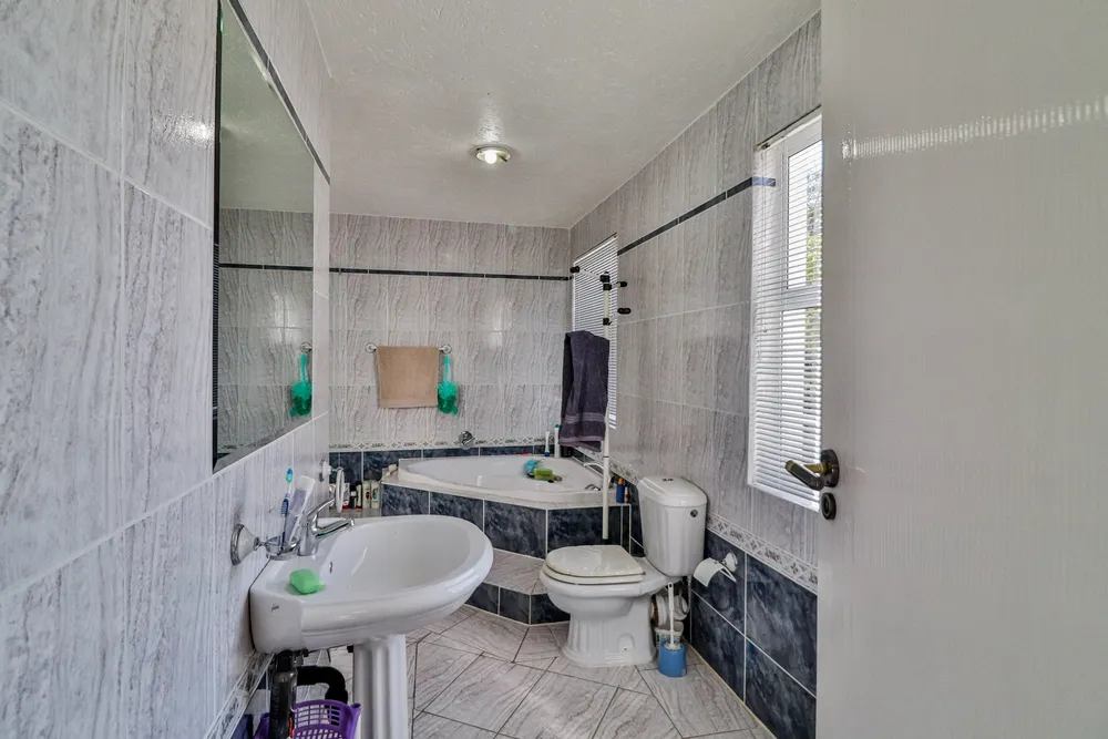 South Africa, Gauteng, Northcliff, Maluti Avenue, 94