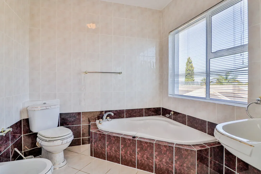 South Africa, Gauteng, Northcliff, Maluti Avenue, 94