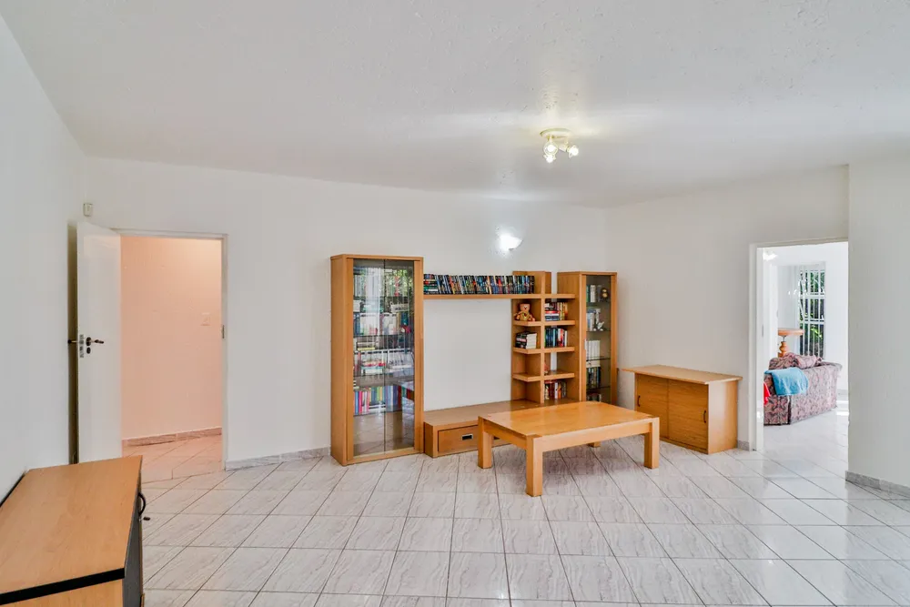 South Africa, Gauteng, Northcliff, Maluti Avenue, 94