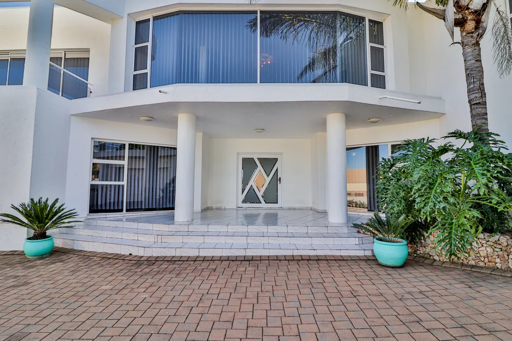 South Africa, Gauteng, Northcliff, Maluti Avenue, 94