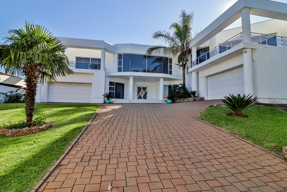 South Africa, Gauteng, Northcliff, Maluti Avenue, 94