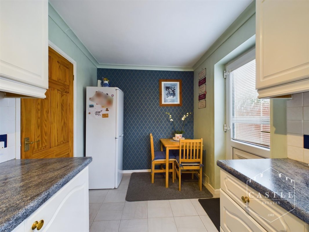 2 bedroom property for sale in Iris Close, Burbage, Hinckley Offers