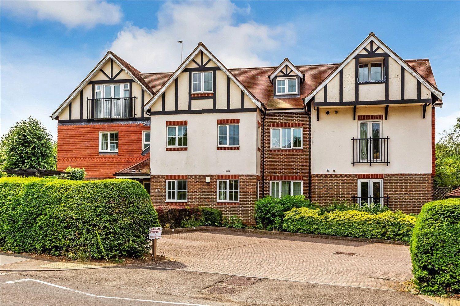 JacksonStops 2 bedroom property for sale in Bluehouse Lane, Oxted