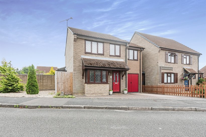Cannock Way, Lower Earley, Reading 4 bedroom detached house Roger Platt