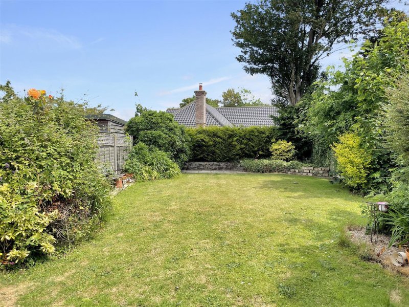 2 bedroom property for sale in Grayson Avenue, Pakefield, Lowestoft £