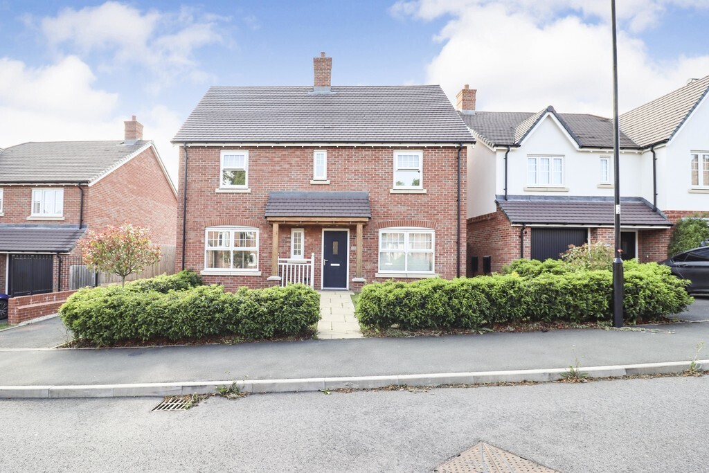 4 bedroom property in Redwood Road, Eden Park, Rugby Guide price £380,000
