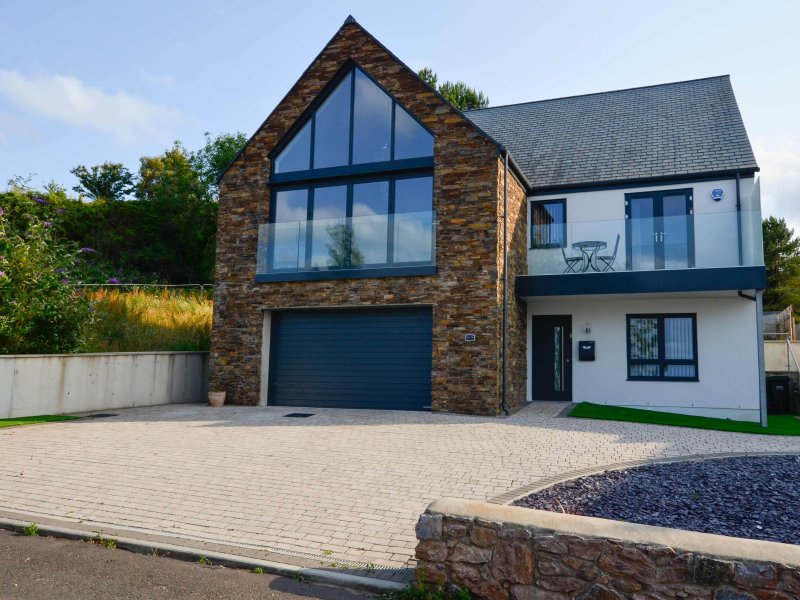 5 bedroom property for sale in HOOKHILLS ROAD PAIGNTON £925,000