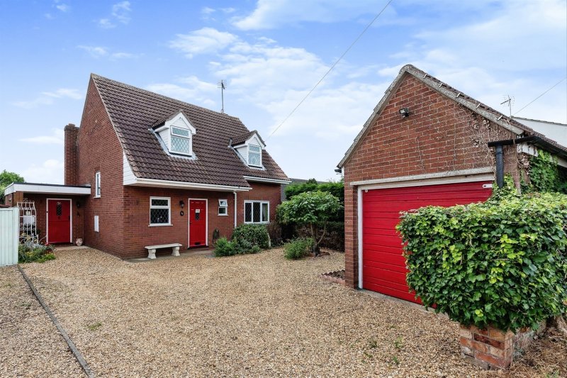 3 bedroom property for sale in Mayfield Road, Whittlesey, Peterborough