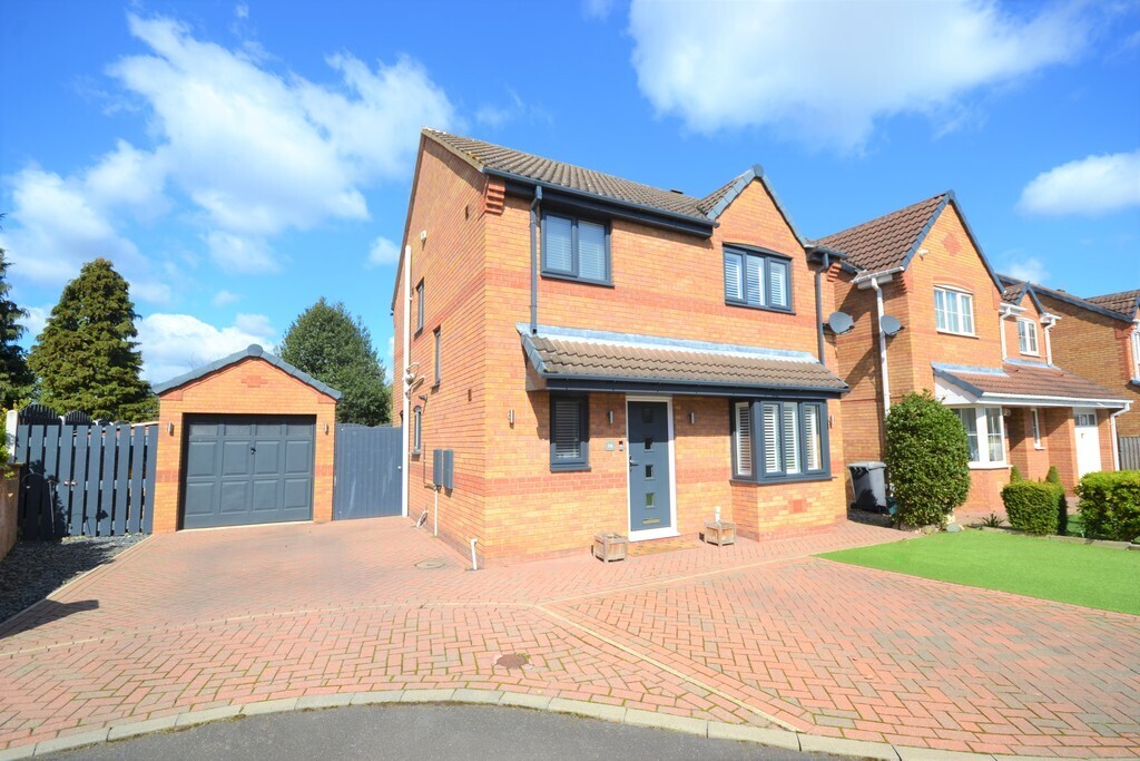 3 bedroom property for sale in Dursley Court, Auckley, Doncaster £320,000