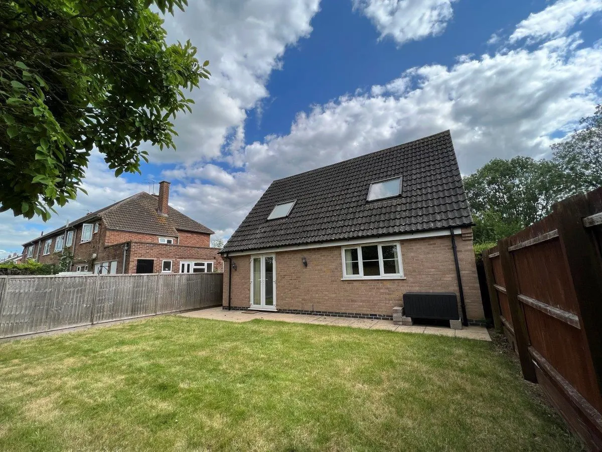 GLEBE ROAD, QUENIBOROUGH, LEICESTER
